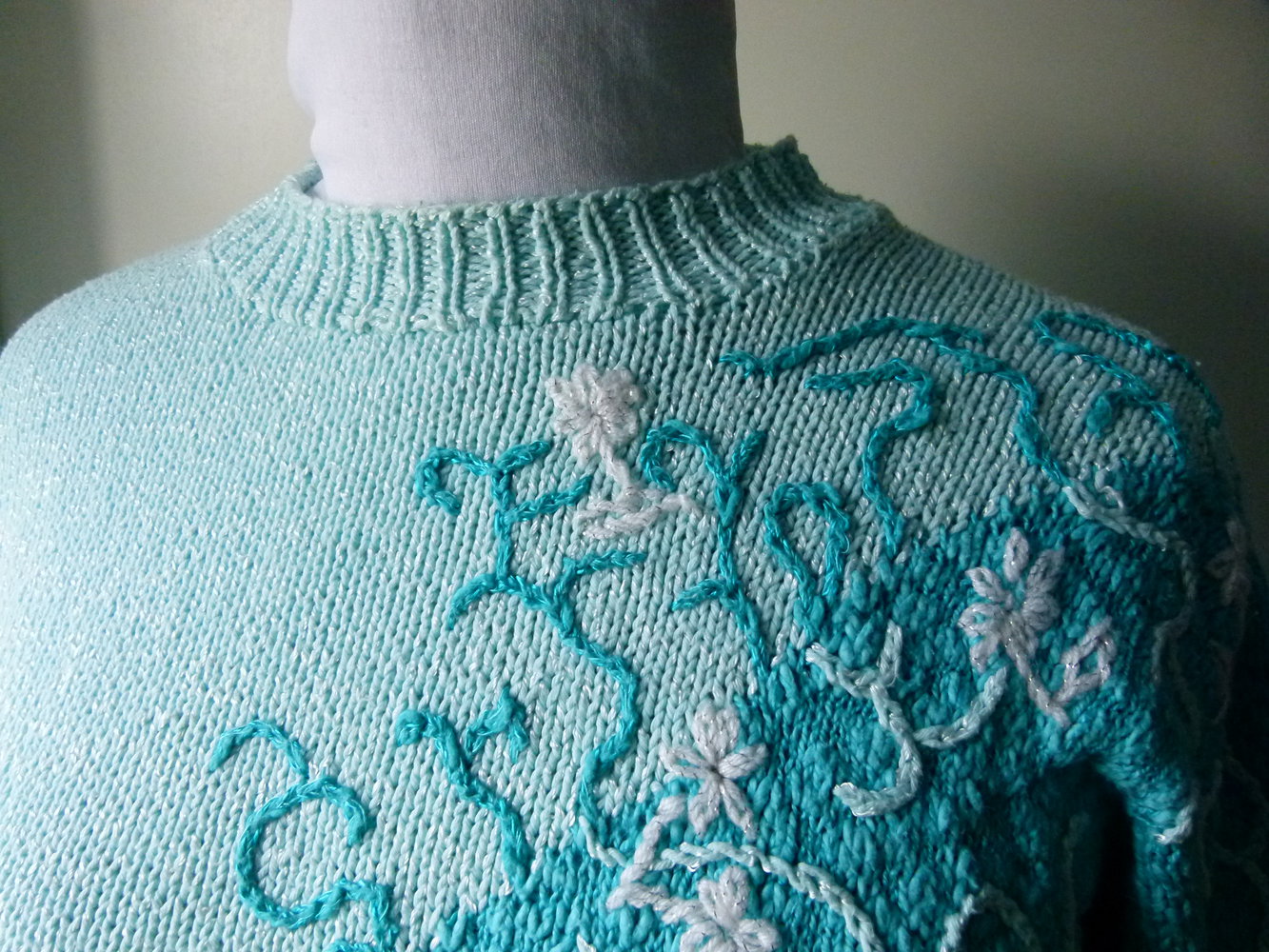 Strickpulli Pullover, Handarbeit, hellblau türkis mit Rankenmuster, Unikat, Boho Retro Vintage Mori Handmade Hippie Elfen Lagenlook Goa