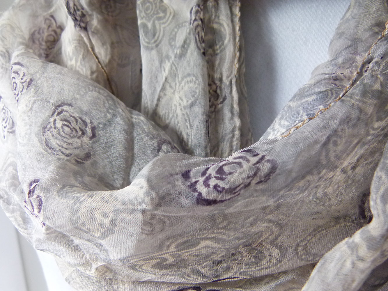 XL Sommer Schal Halstuch, Crinkle, Grautöne mit Blüten-Motiv, Boho Mori Landleben Goa Festival Blumen Hippie
