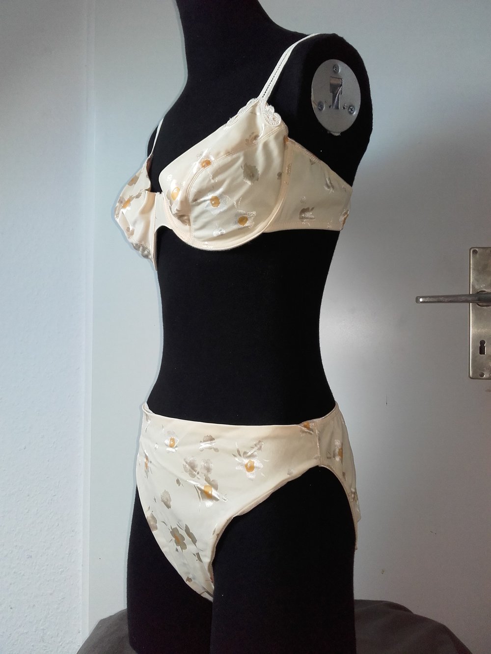 Saphisto aprikot blume, BH 85C und Slip 44