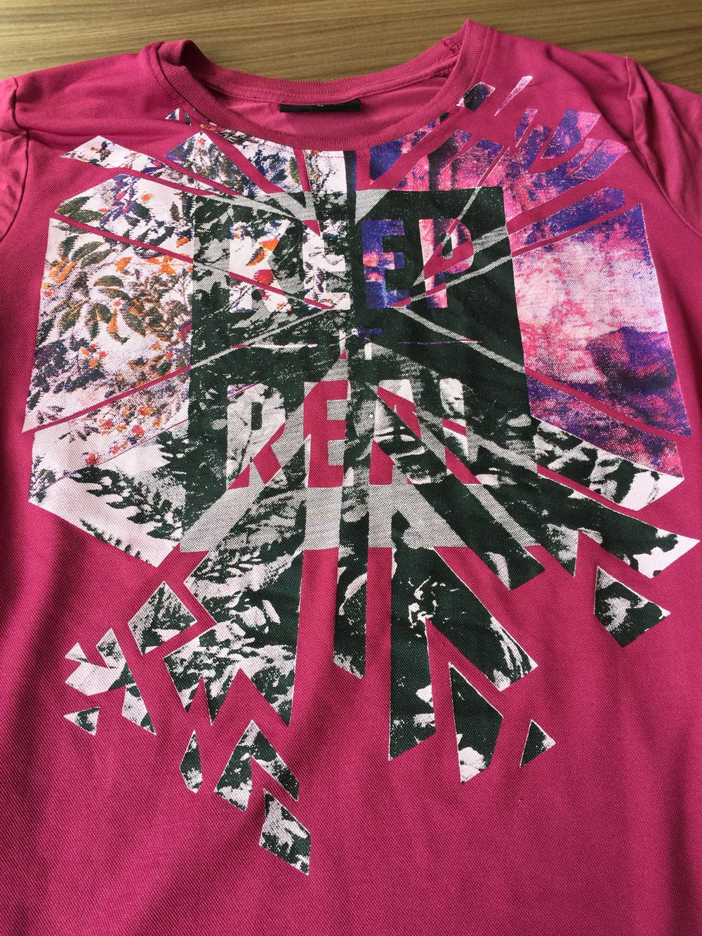 Pinkes Shirt mit Aufdruck