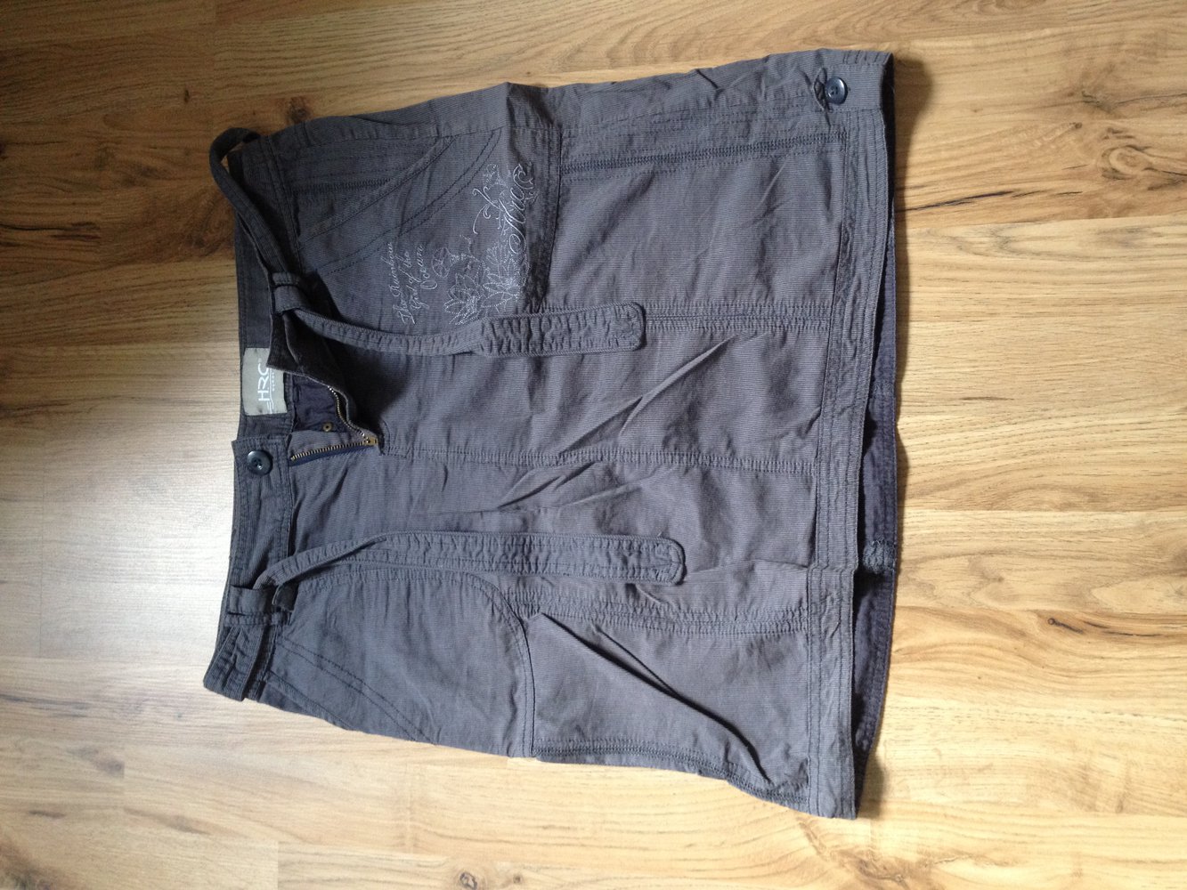 Grauer Rock von HRC 