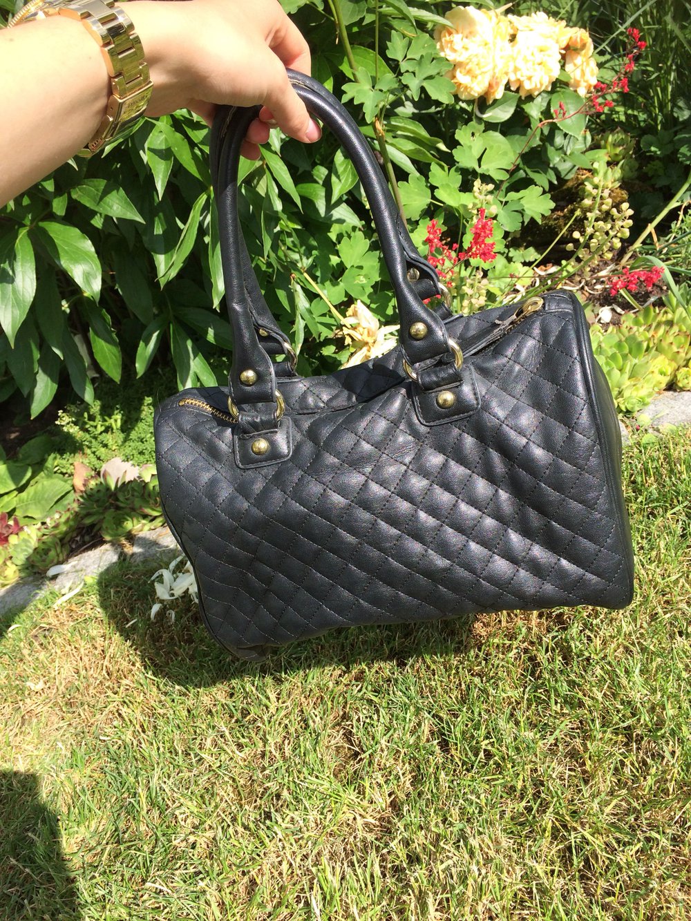 Schwarze Handtasche