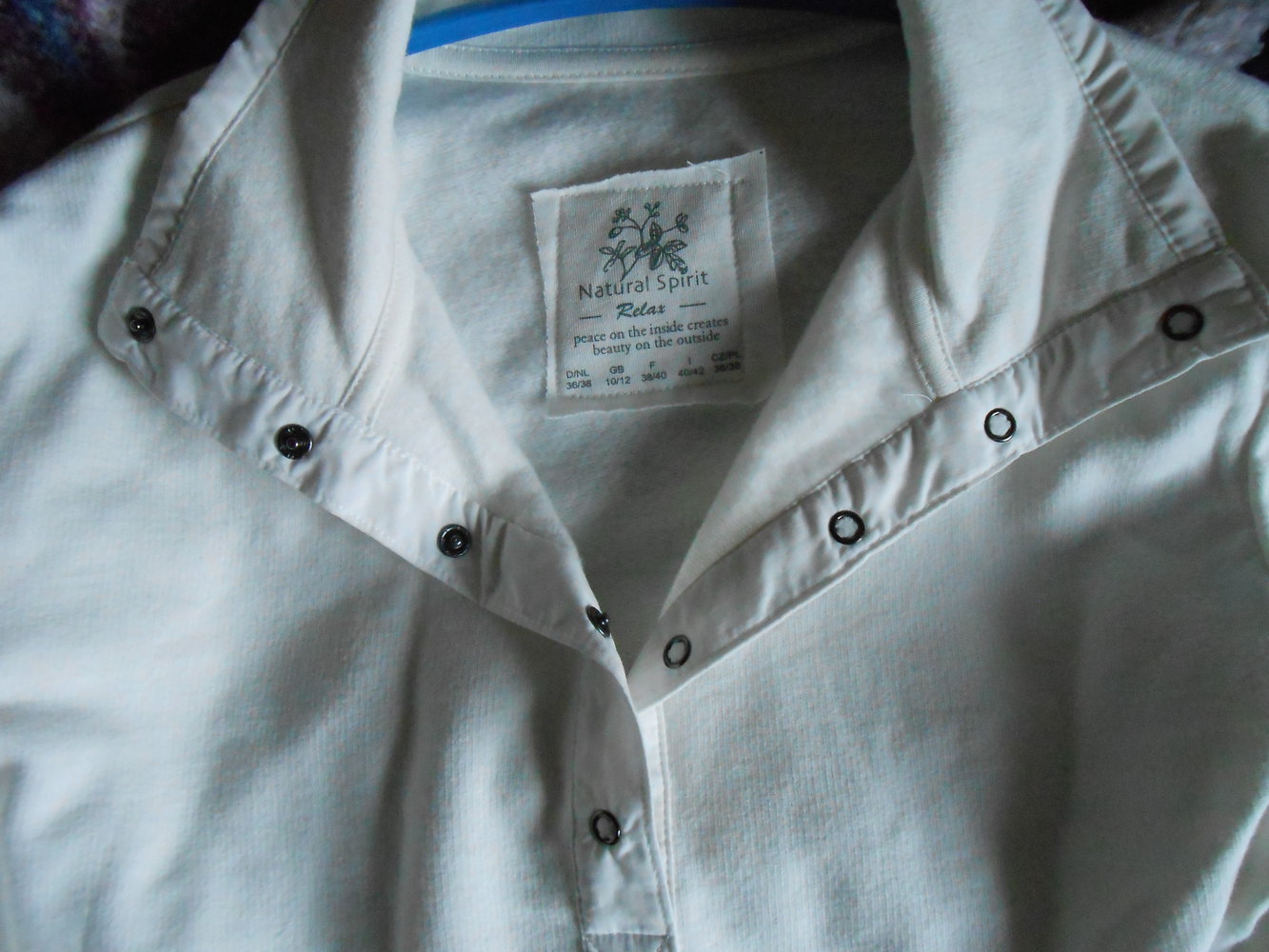 Weißer Pullover