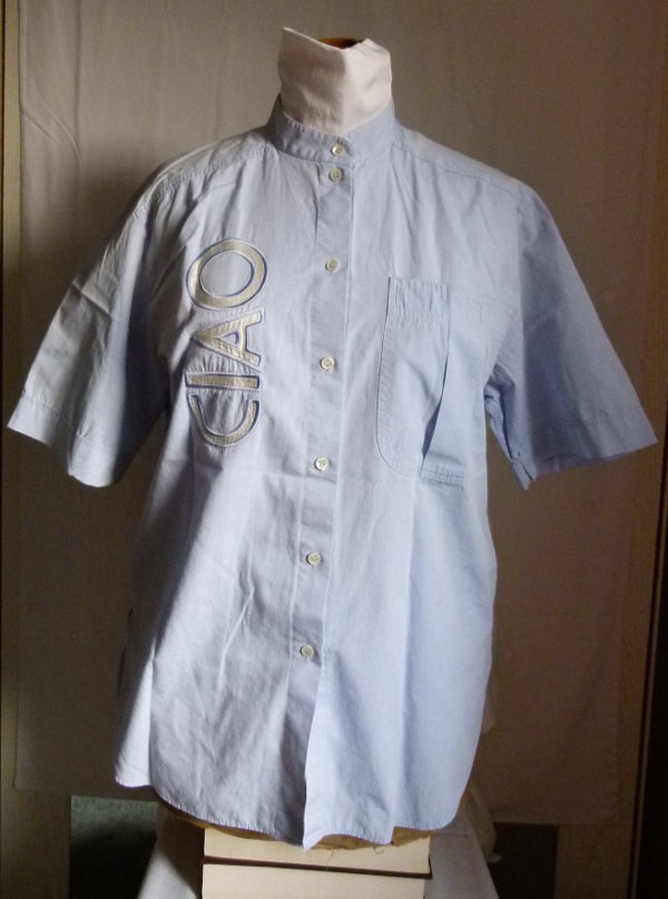 Kurzarm Bluse Hemd, hellblau mit CIAO-Stickerei, Boho Retro Vintage Festival Sommer
