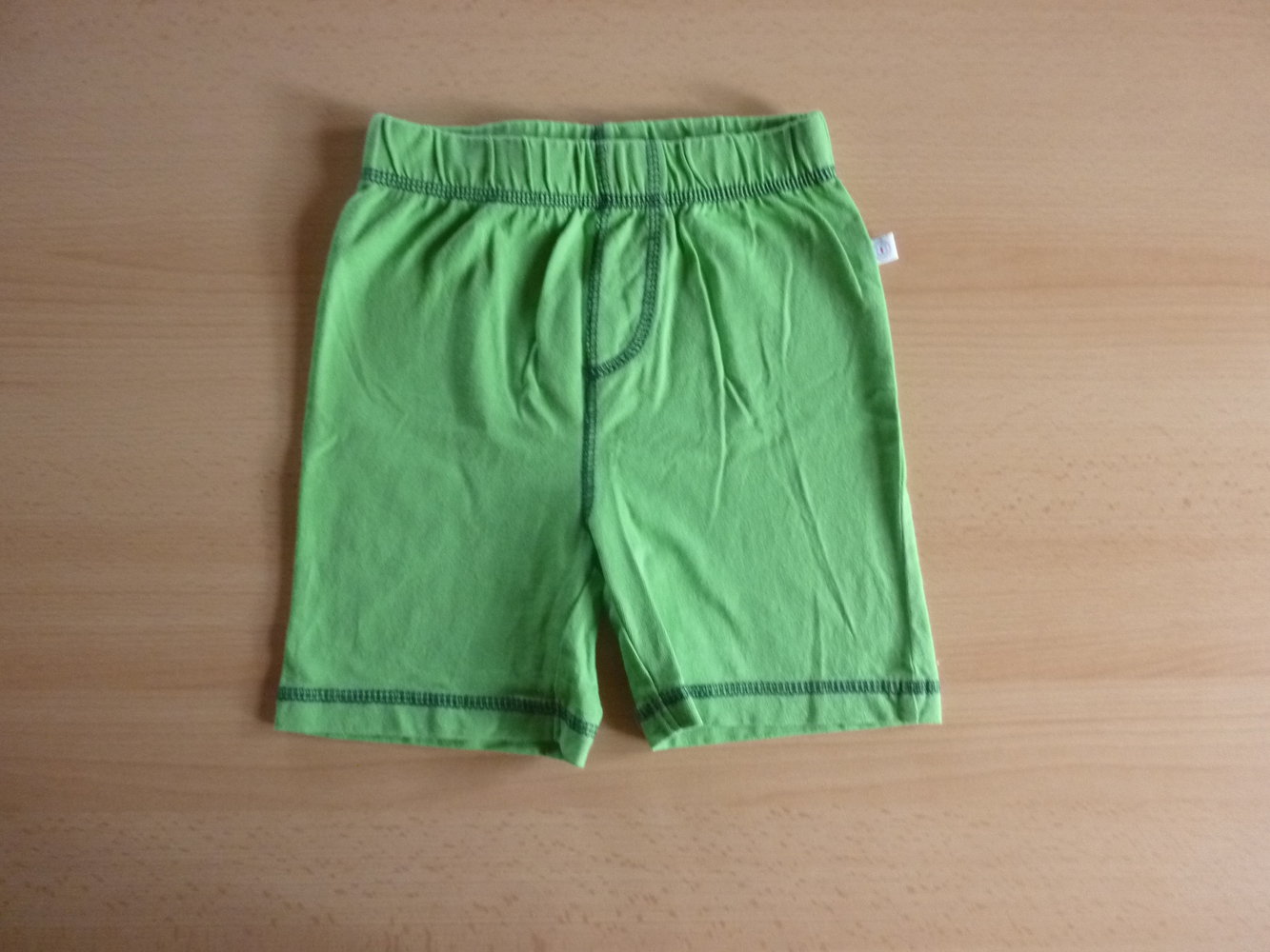 hellgrüne kurze Hose Gr. 92