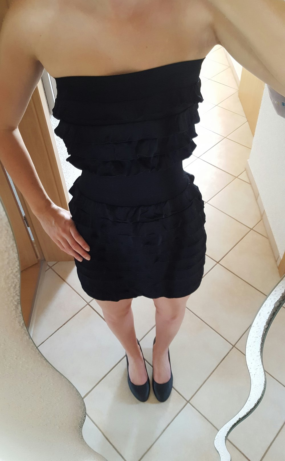 Schwarzes Minikleid oder Longtop