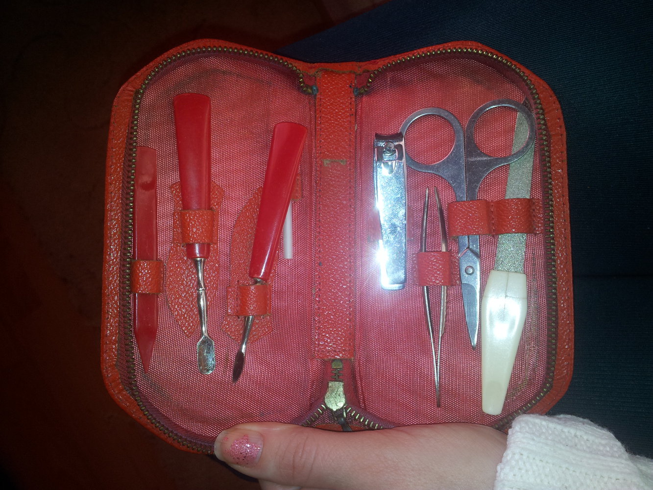 Nagelset, Maniküreset in rotem Etui
