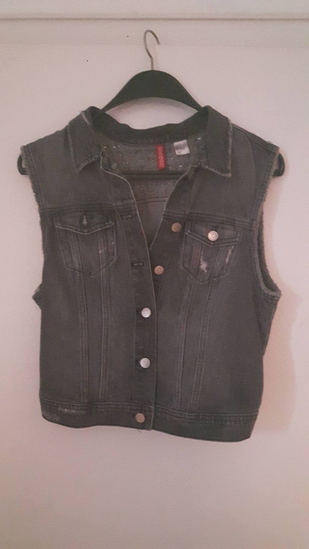 Trendige Jeansweste im Usedlook
