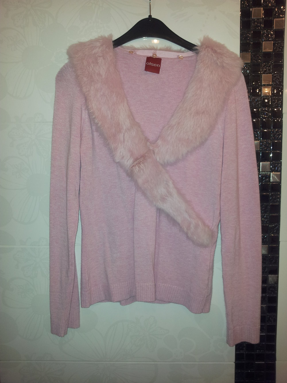 Rosa Pullover mit wunderschönem Fellkragen, tolles Material, sehr weich