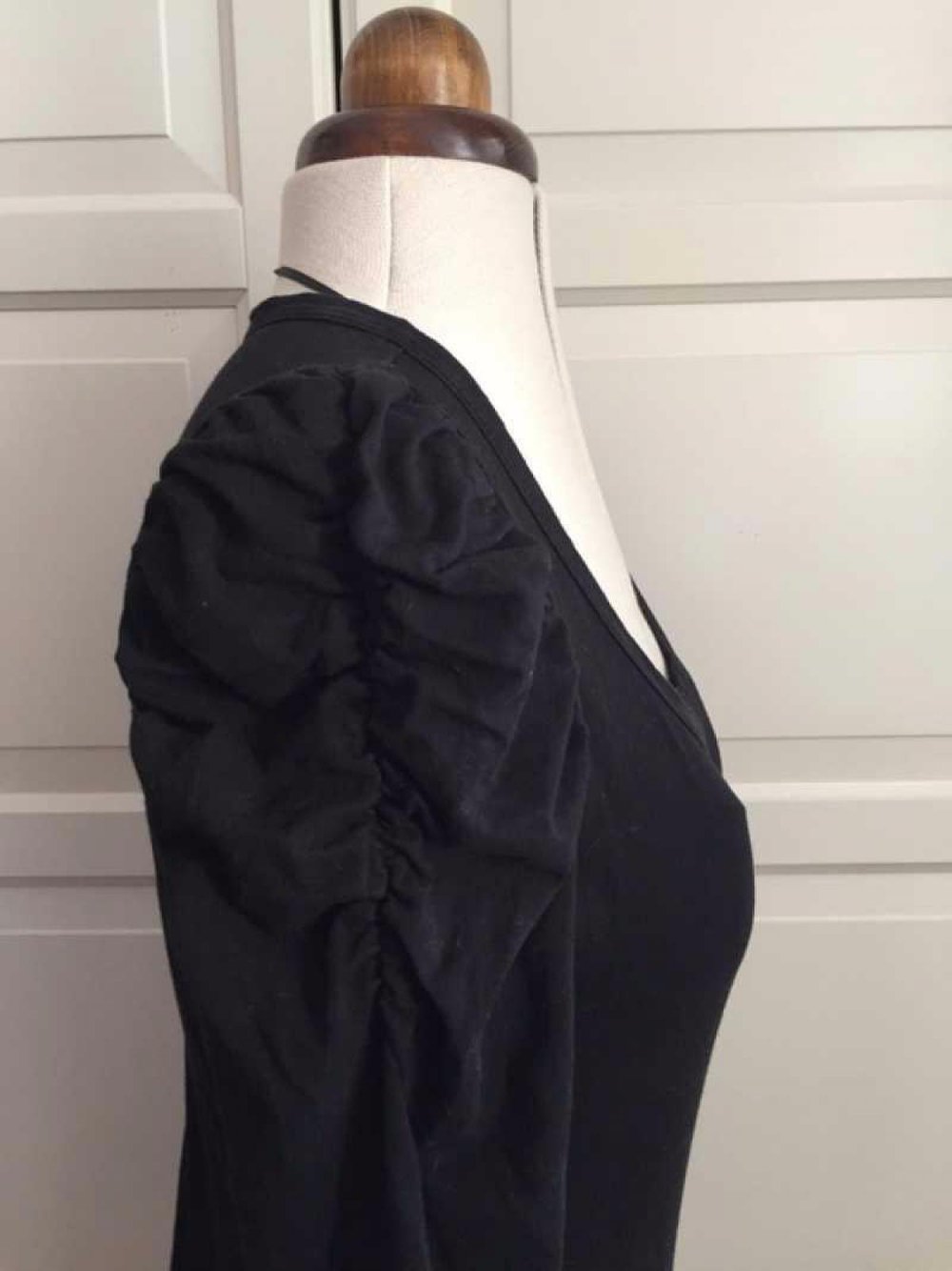 80s Style Stretchkleid schwarz mit Puffärmeln