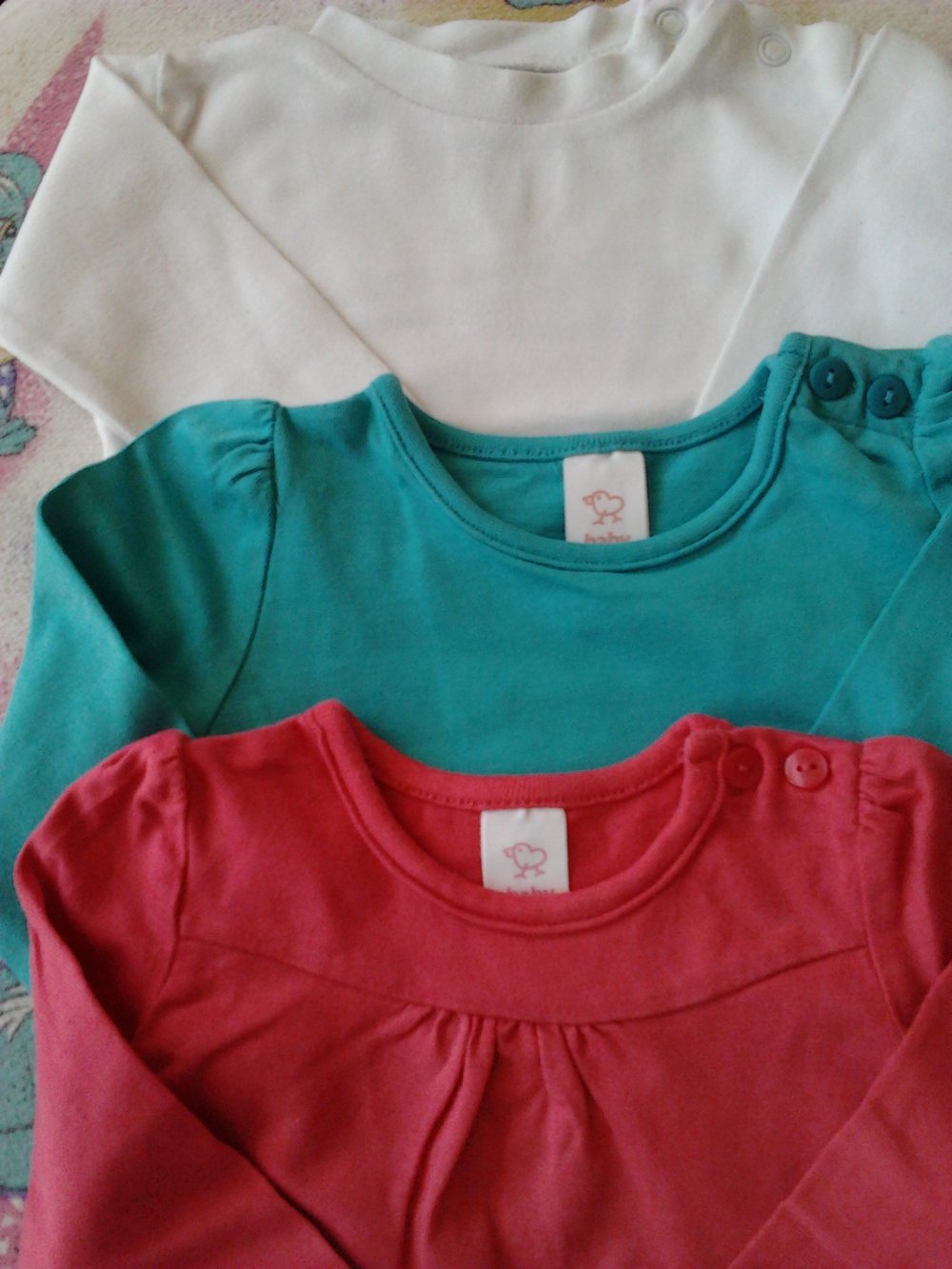 Neun schöne Shirts für Mädchen 