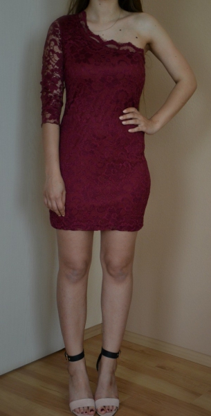 Weinrotes kurzes Kleid aus Spitze one shoulder 34 36 S Blogger Ärmel