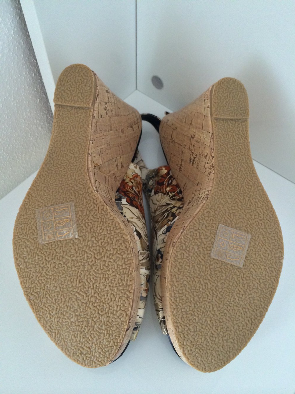 Goldene Sling Wedges mit Keilabsatz