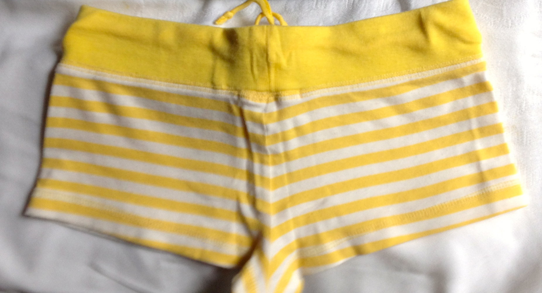 Schöne Hotpants mit Streifen