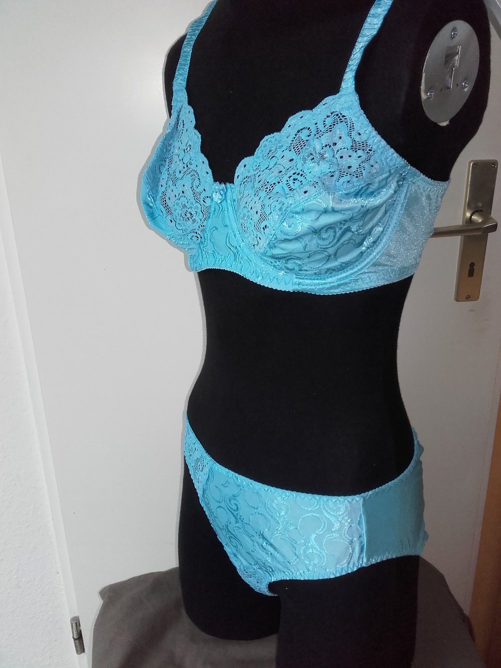 BH 80C und Slip M in hellblau mit Spitze