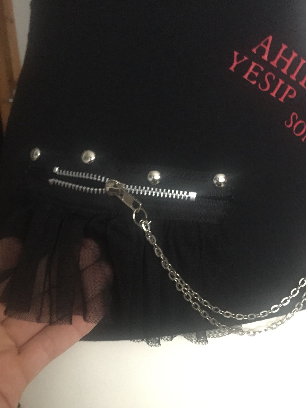 Gothic Shirt mit Karabiner Kette Nieten 