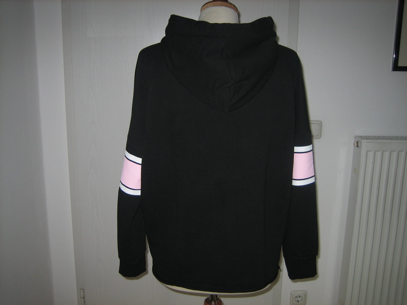 Lässiges Kapuzen-Sweat-Shirt Gr. 36/38 (s. Maße), megastarker Front-Druck - absolut neuwertig!