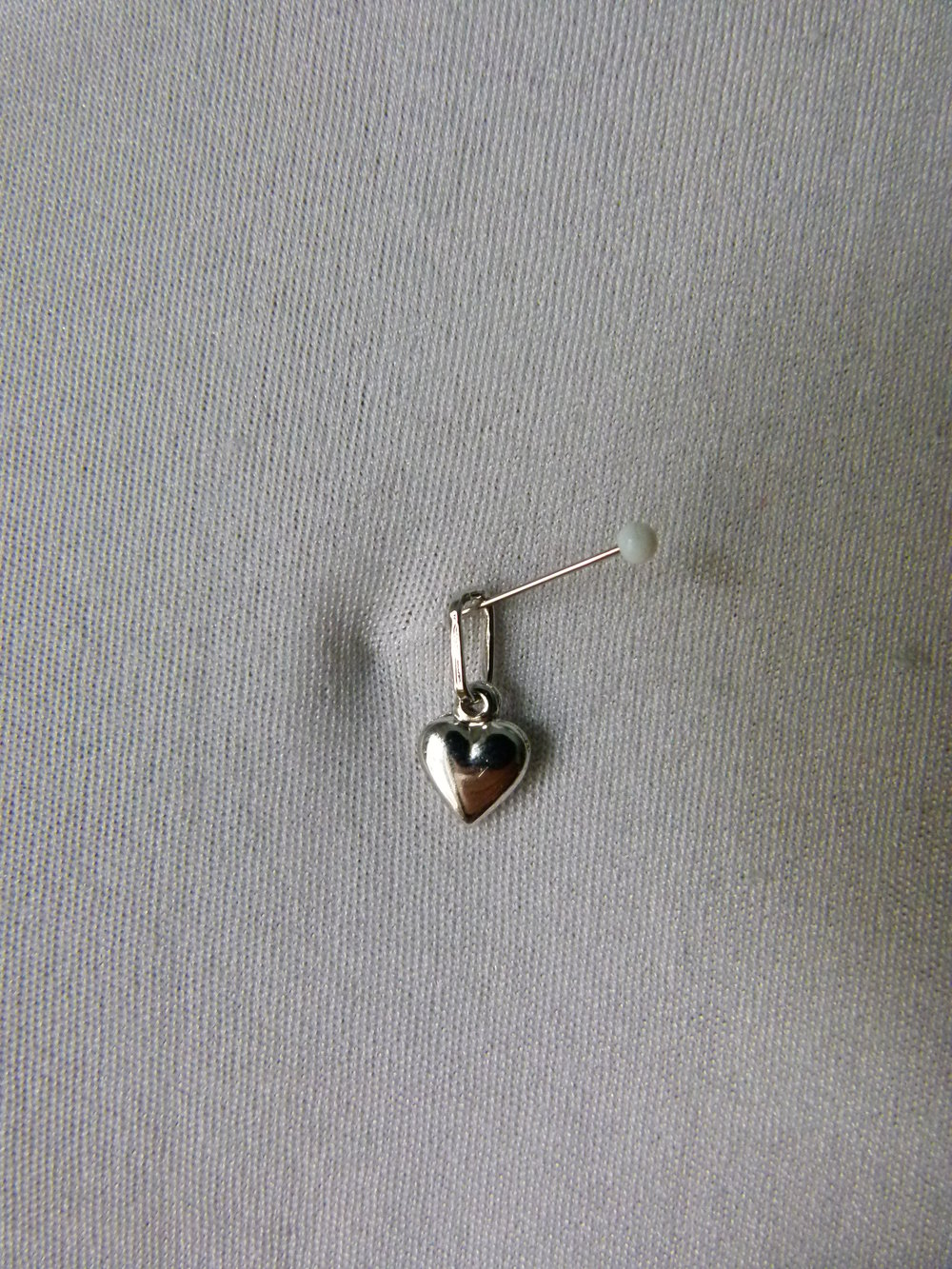 Kleiner Herz Anhänger, silberfarbenes Metall, Modeschmuck, Mori Boho Glücksbringer