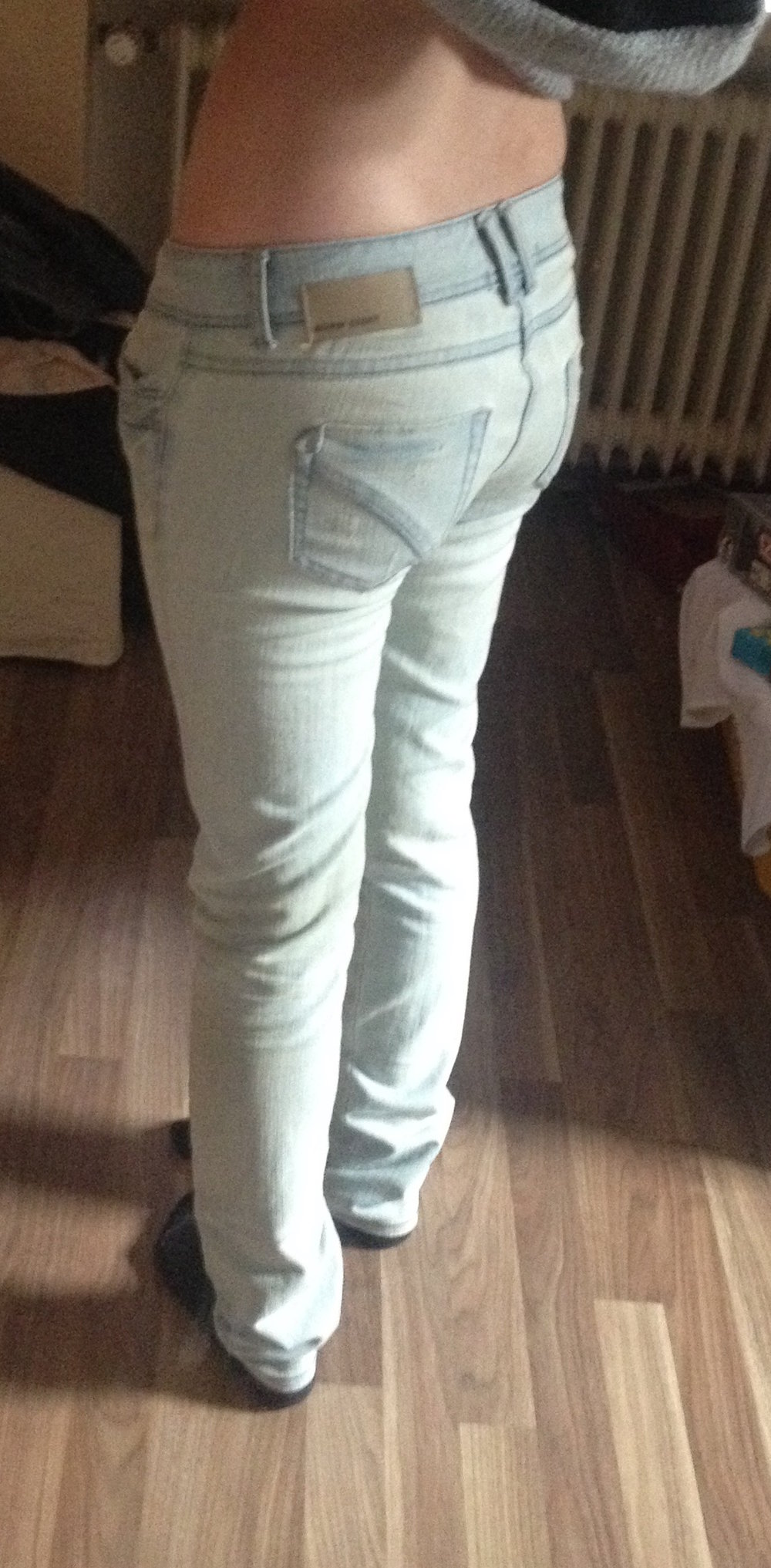 helle Röhrenjeans