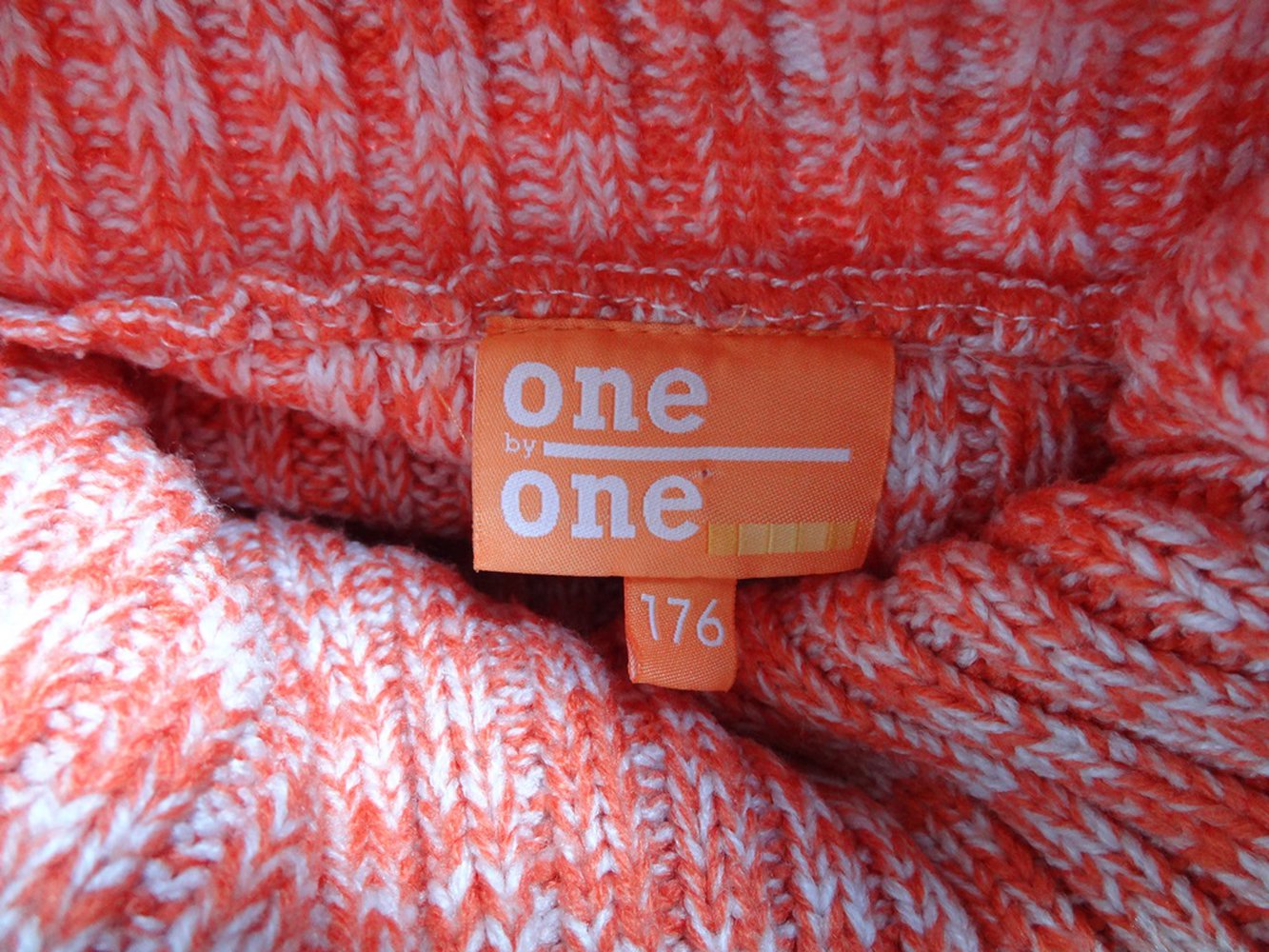 Orange weißer Strickpullover in Gr. 176