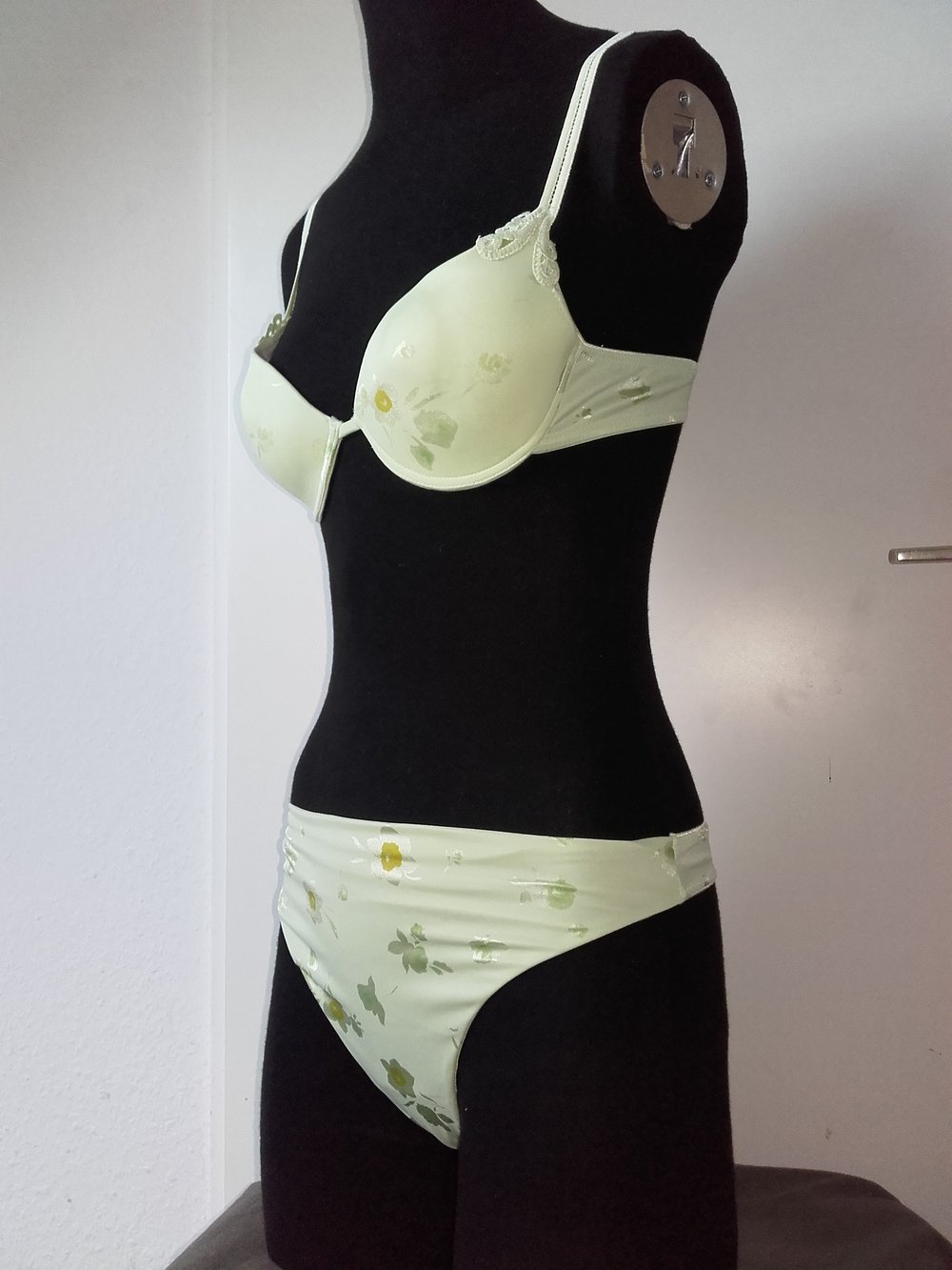 Saphisto mint grün blume, BH 70B und Tanga 38