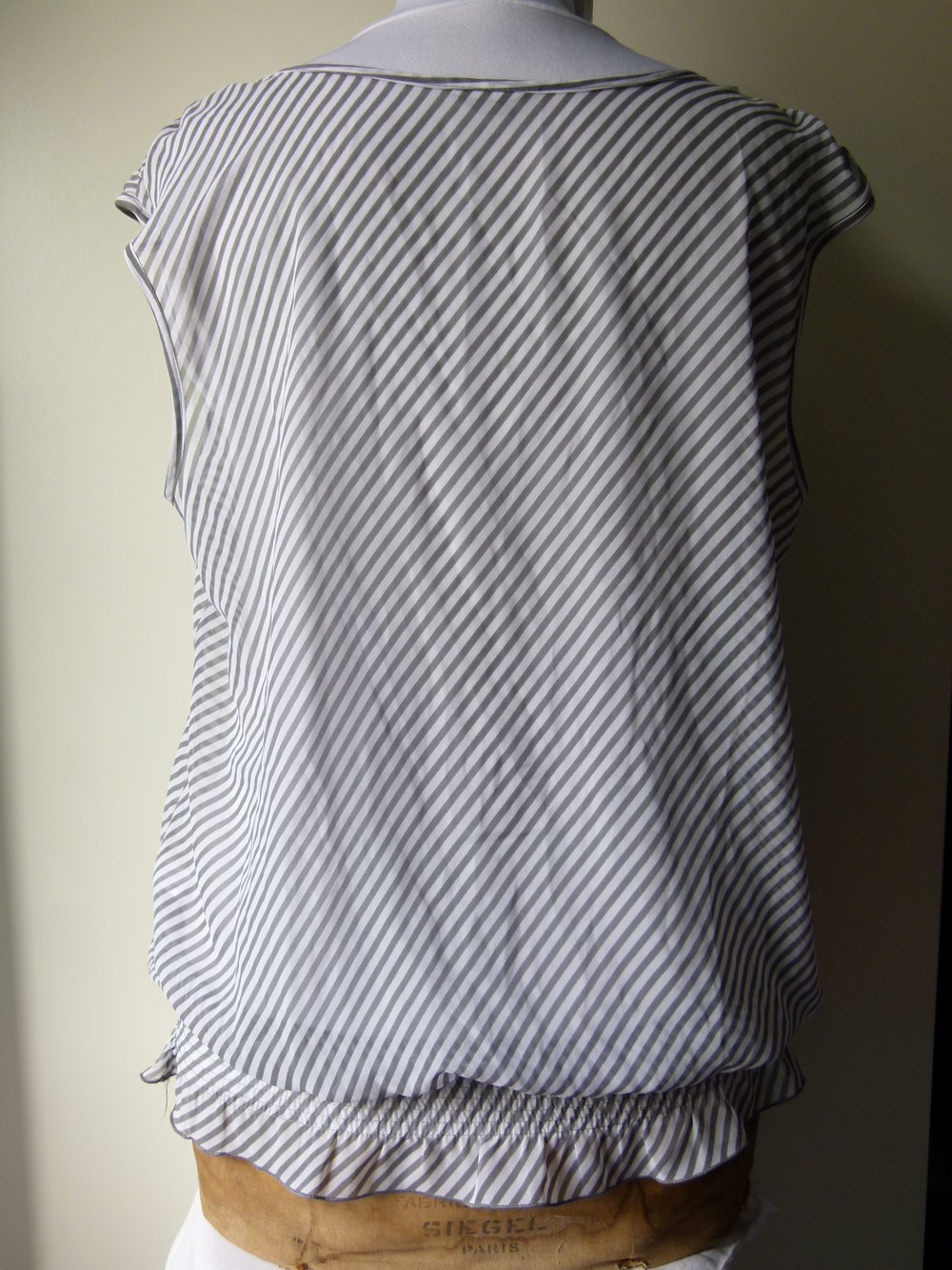 Chiffon Top Bluse, weiß grau gestreift, mit Rüschen, Mori Boho Romantik Lagenlook 