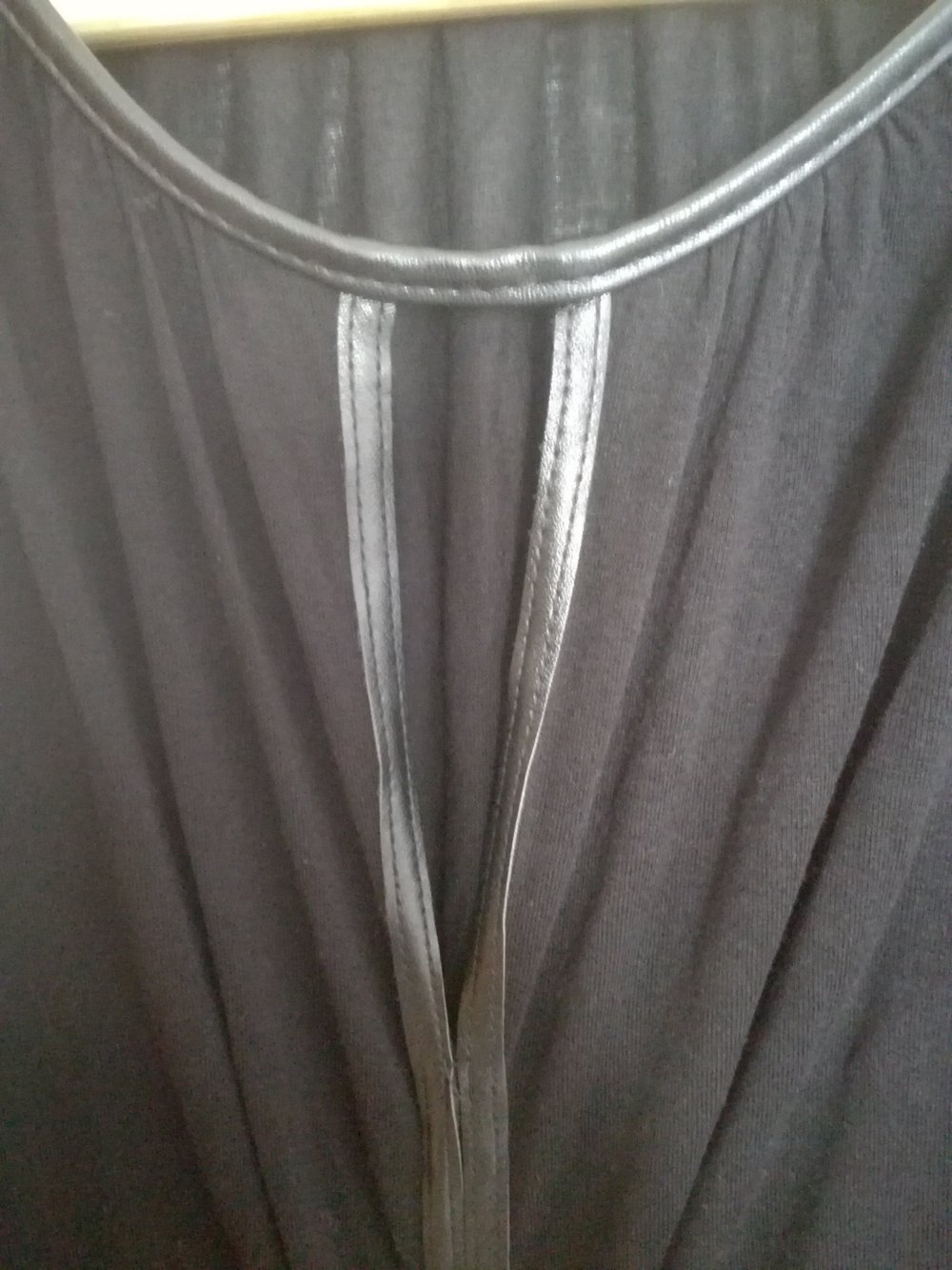 Schickes Top mit Lederelementen von H&M