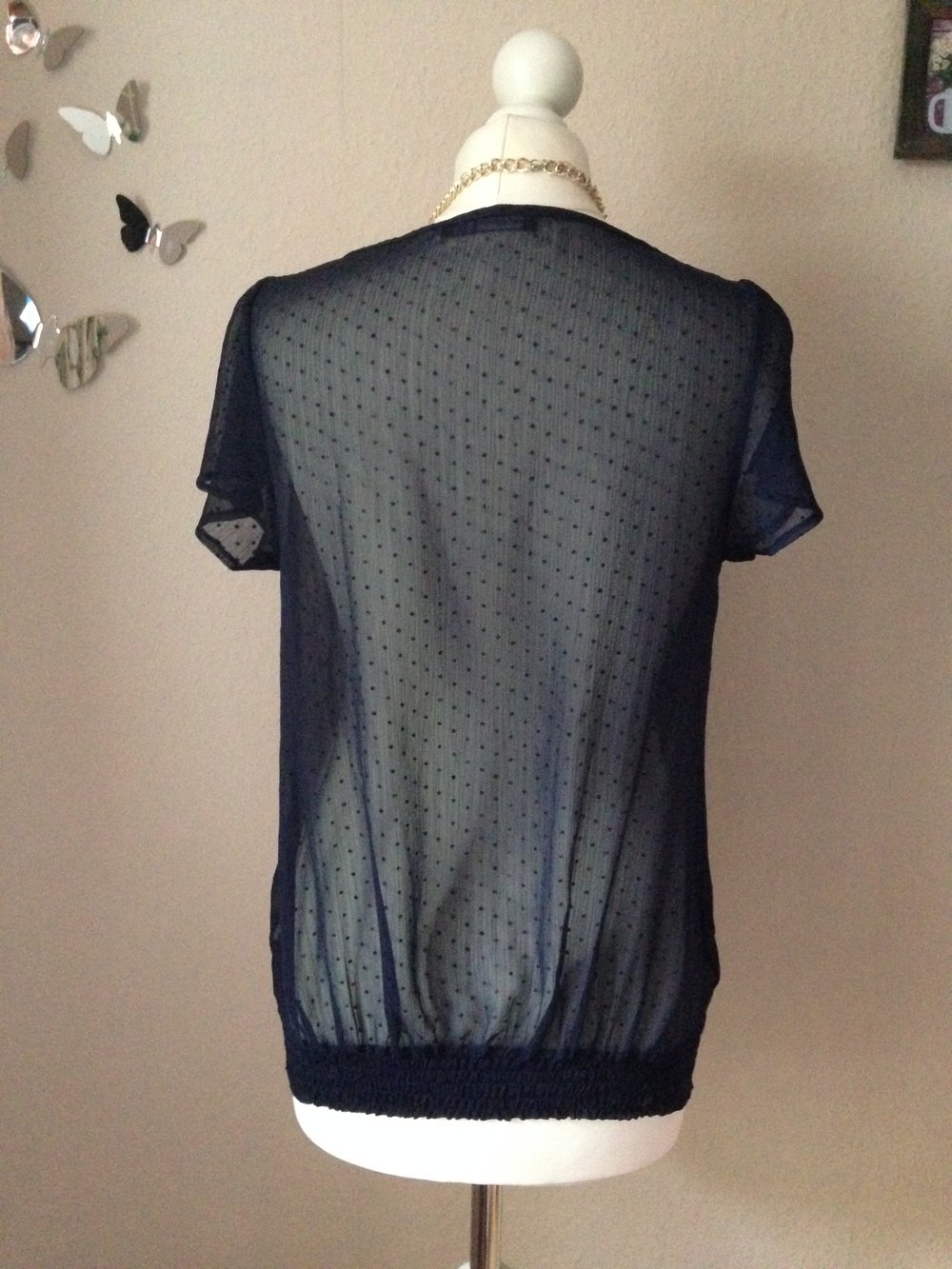 NEU - Leichte Bluse in dunkelblau mit Punkten