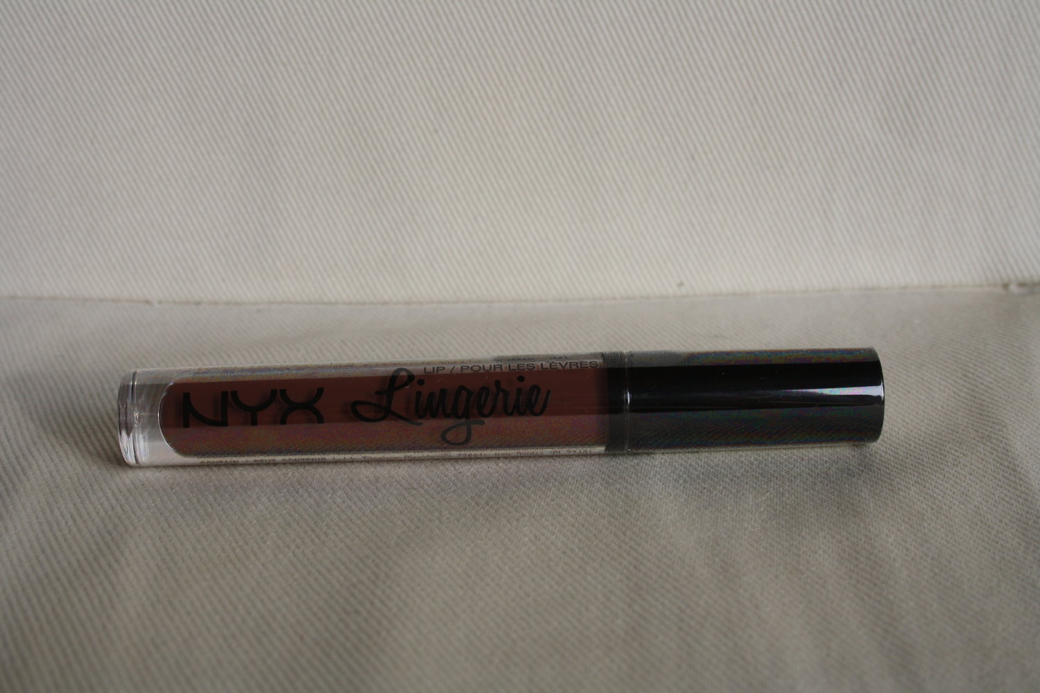 * NYX Lingerie Liquid Lipstick 10 Teddy