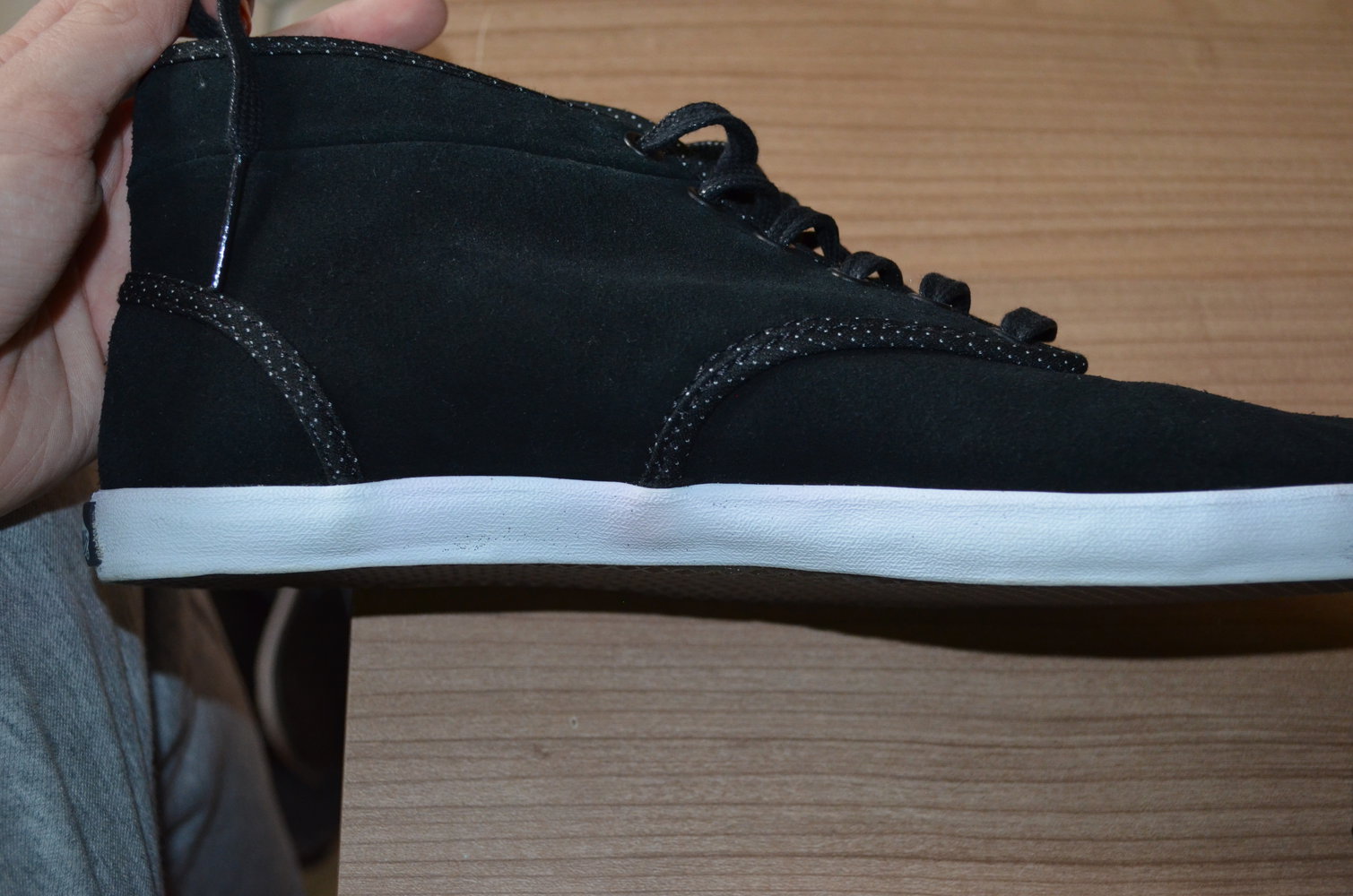 schwarz hochgeschnittene Vans 