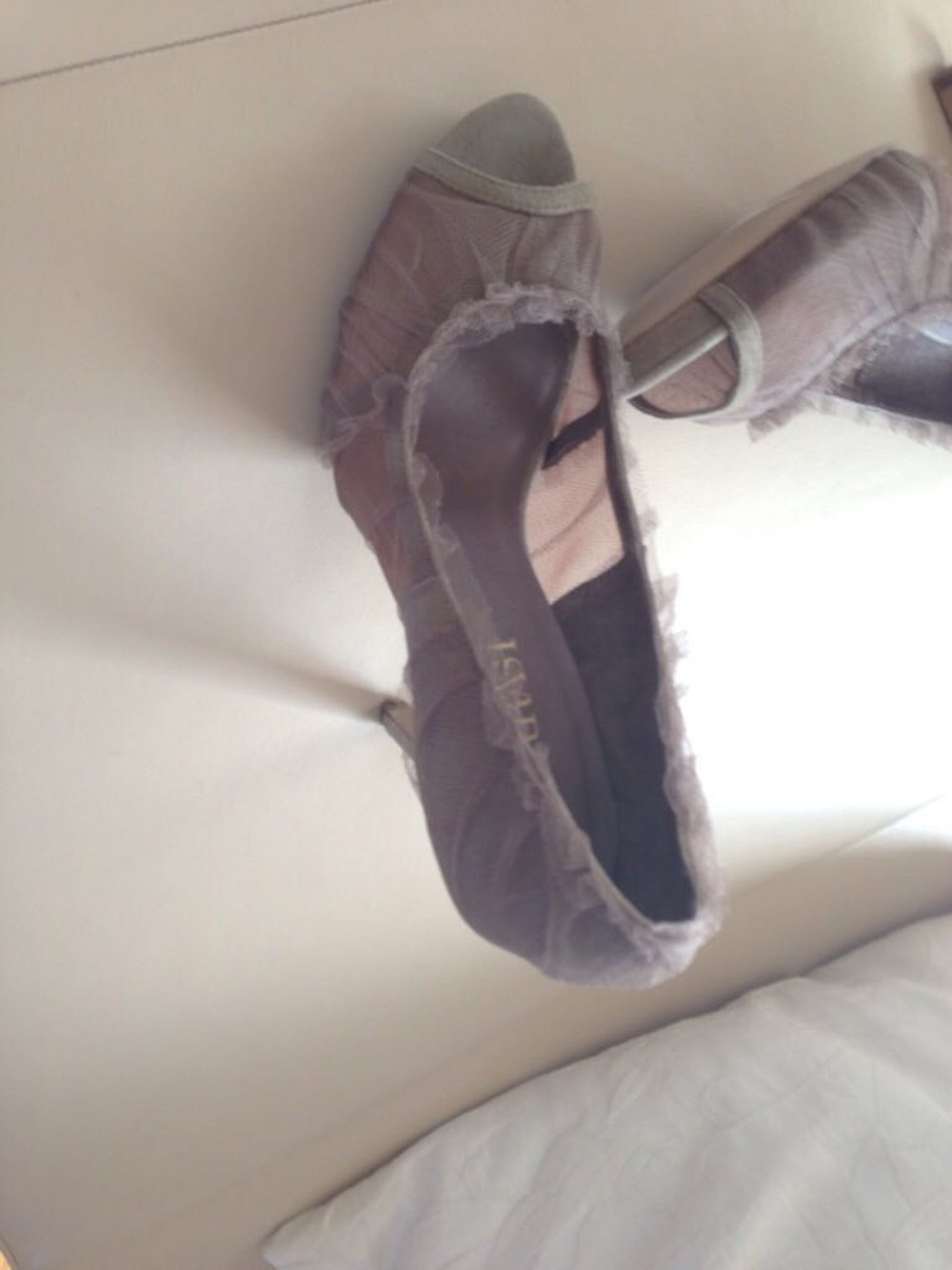 Nagelneue Peeptoes in taupe 