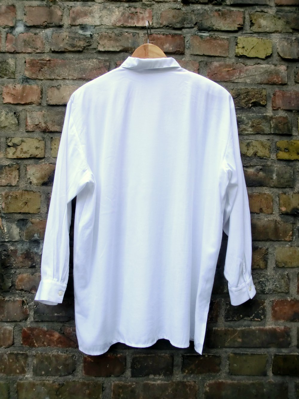Weiße Bluse Stickmuster
