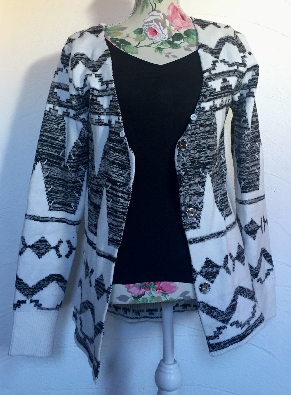 Strickjacke mit Kunstfellkragen