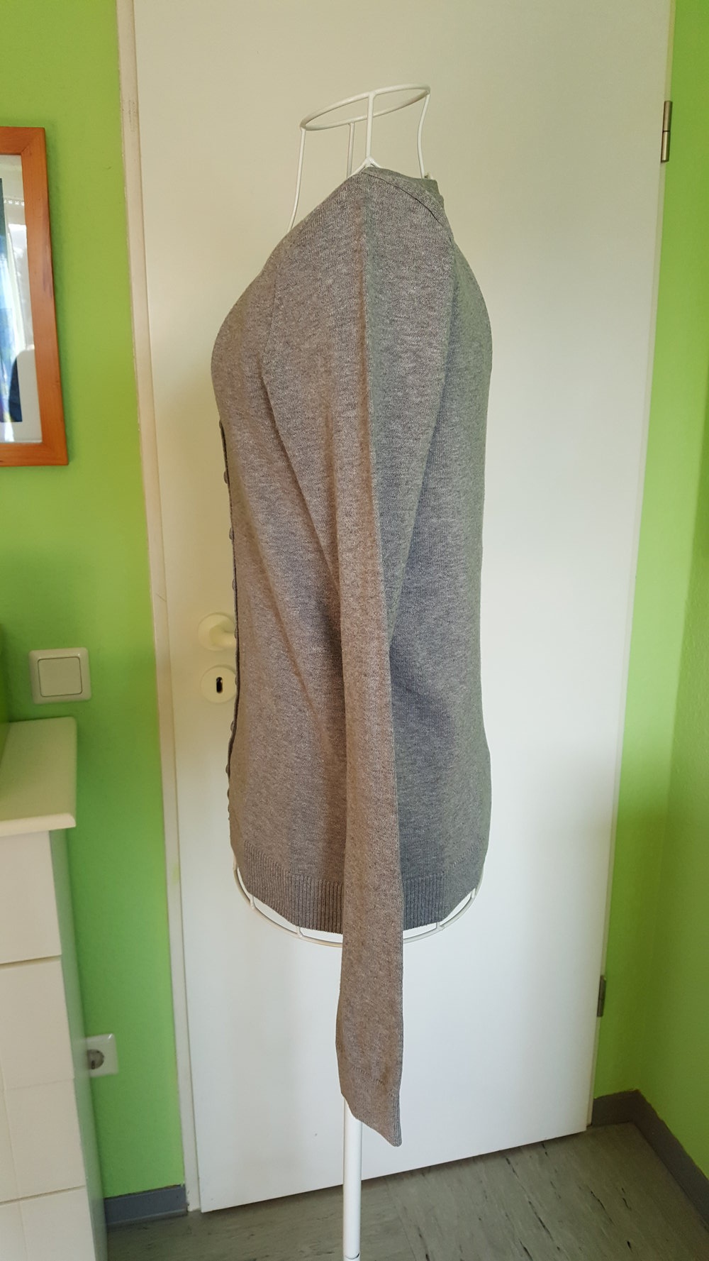 251. Grauer Cardigan von H&M, Gr. 36