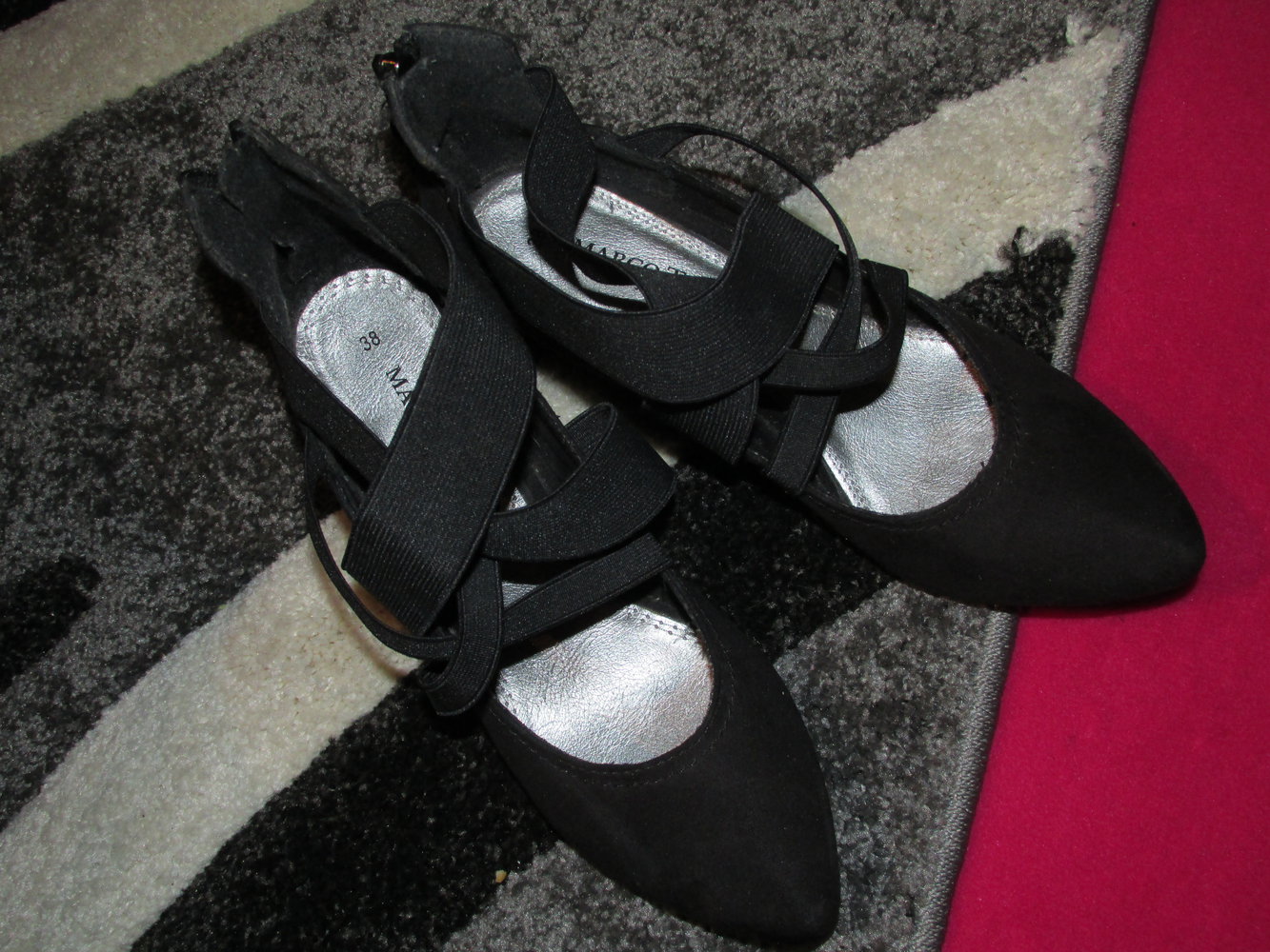 neuwetig Marco Tozzi Pumps mit Gummibändern. Größe 38