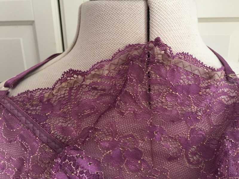 Bustier / Bralet aus lila Spitze