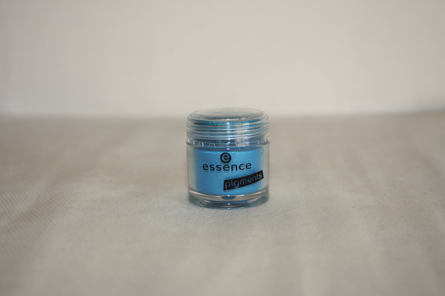 * essence Pigment 18 little mermaid