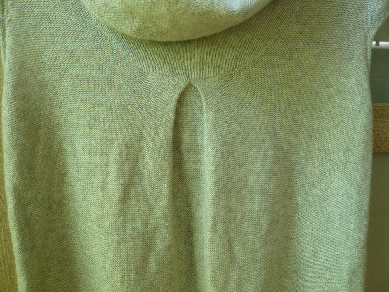 graues Strickkleid