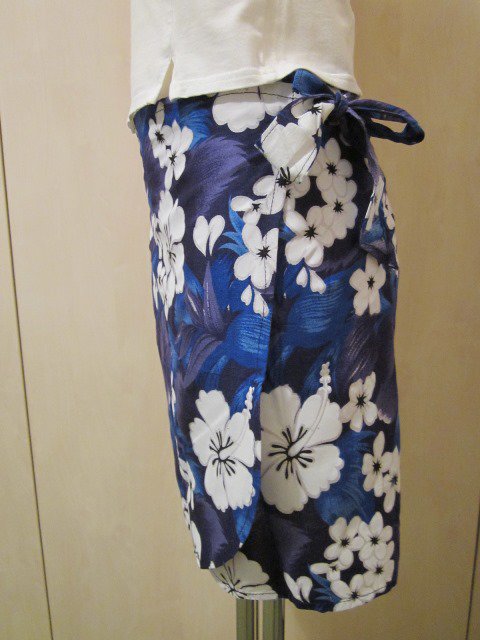 Urlaubsfeeling! Leichter Wickelrock mit Blumenprint - wie NEU!