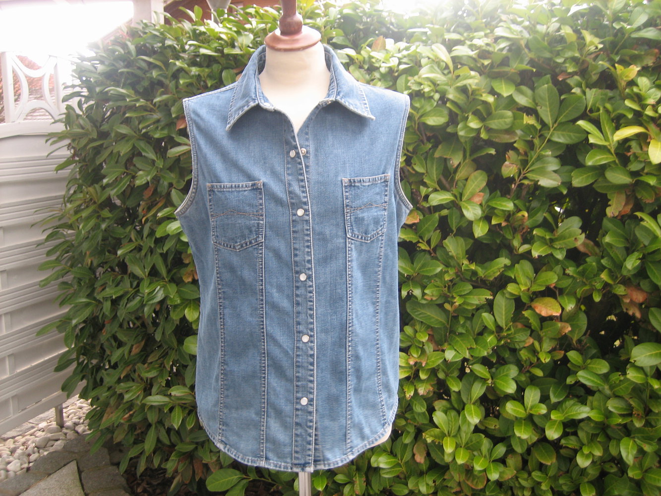 Edles Jeans-Hemd ärmellos Gr. 42, NEU - superangenehmer, leichter Denim!
