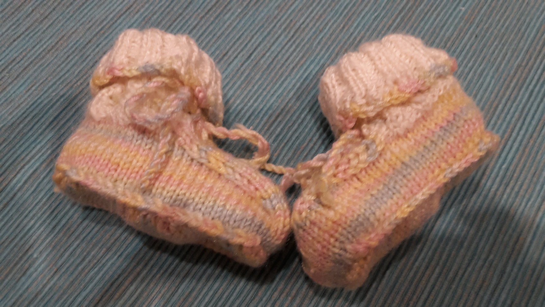 NEU Bunte Gestrickte Socken, Babysocken, süß, Geschenk Babyschuh