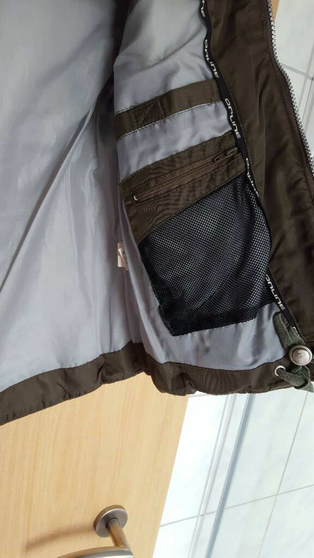 Braune ärmellose Jacke