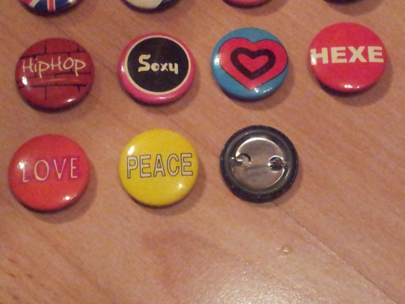 15x Buttons, Punk, HipHop zum Anstecken an Taschen, Kleidung, etc.
