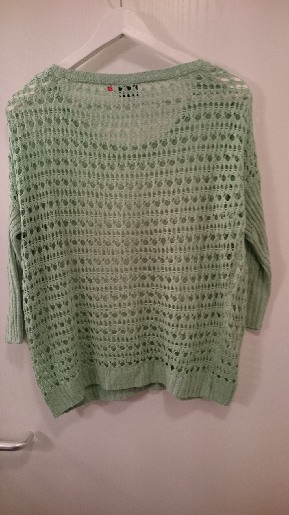 Mintiger und luftiger Strickpulli