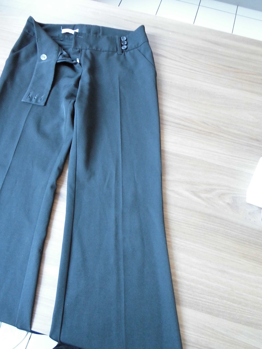 Schwarze Anzugshose mit Bügelfalte