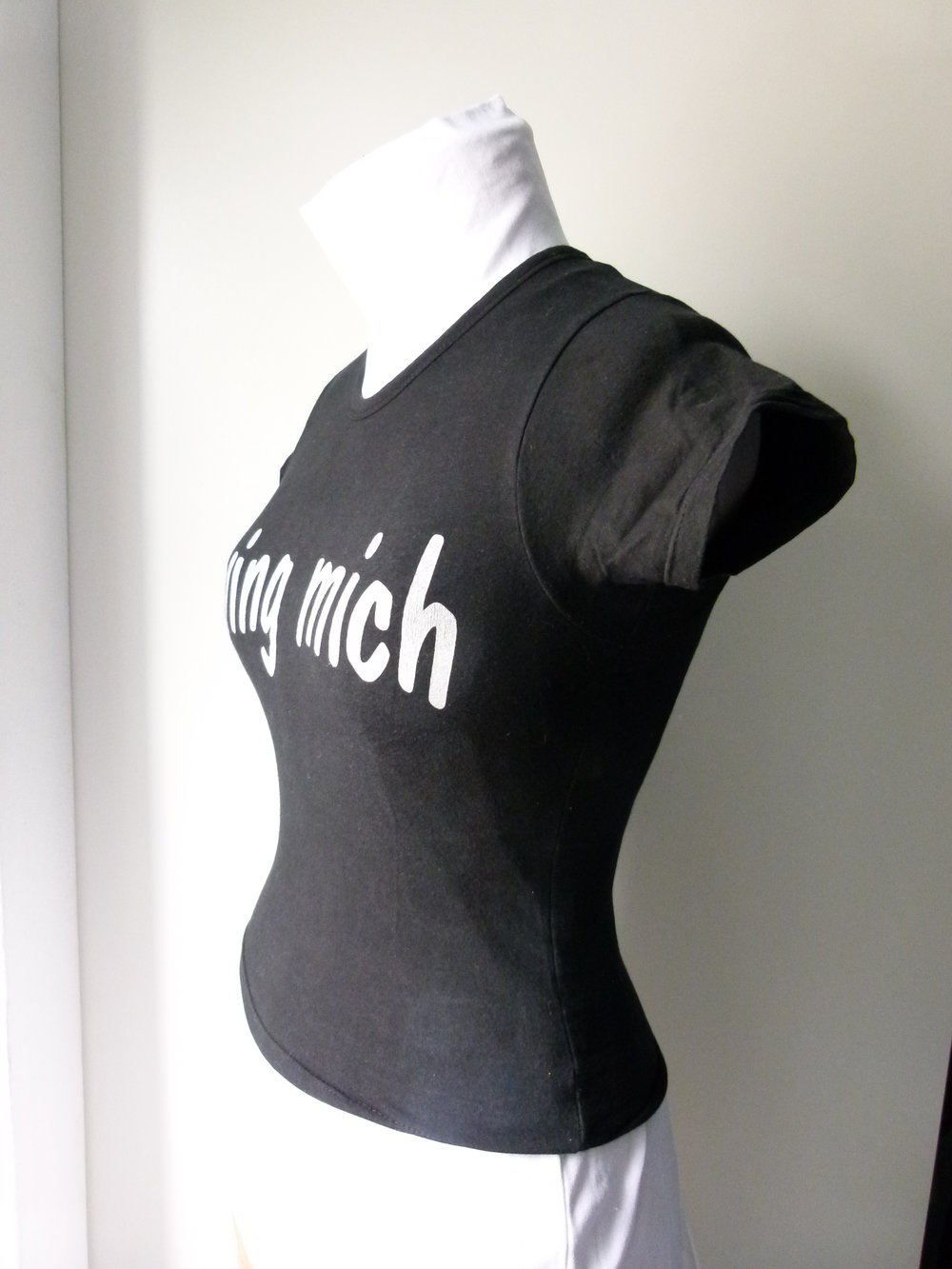 Girlie Shirt 'Zwing mich', schwarz mit silbernen Schriftzug, Gothic Metal Emo Alternative Sprücheshirt T-Shirt