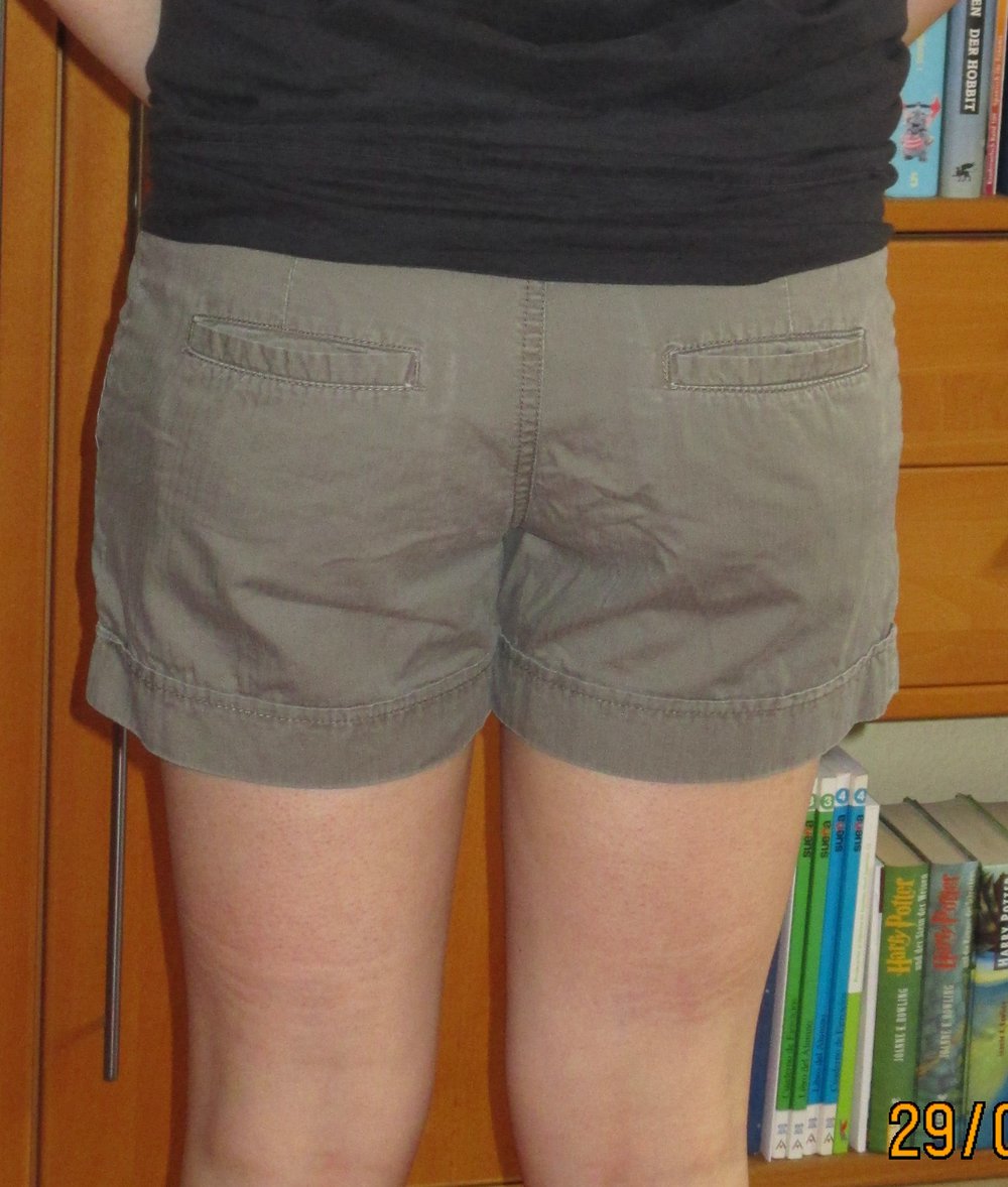 Kurze Short in Khaki/beige, Gr. S