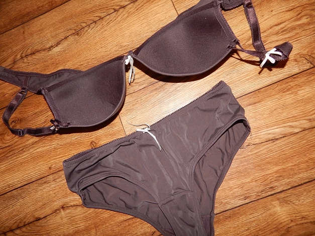 Hübsche moderne Wäsche Gr. 80 C und Slip Gr. 40 Dunkelbraun Schleifchen Sammler
