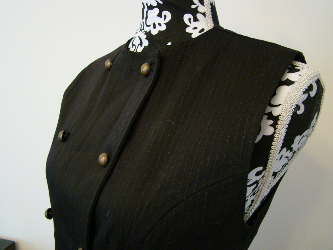 NEU! Uniform, Uniformweste, Weste, Schwarz, goldene Knöpfe, S / M 38 (40?), Gothic, XtraX, Bat Attack, Military