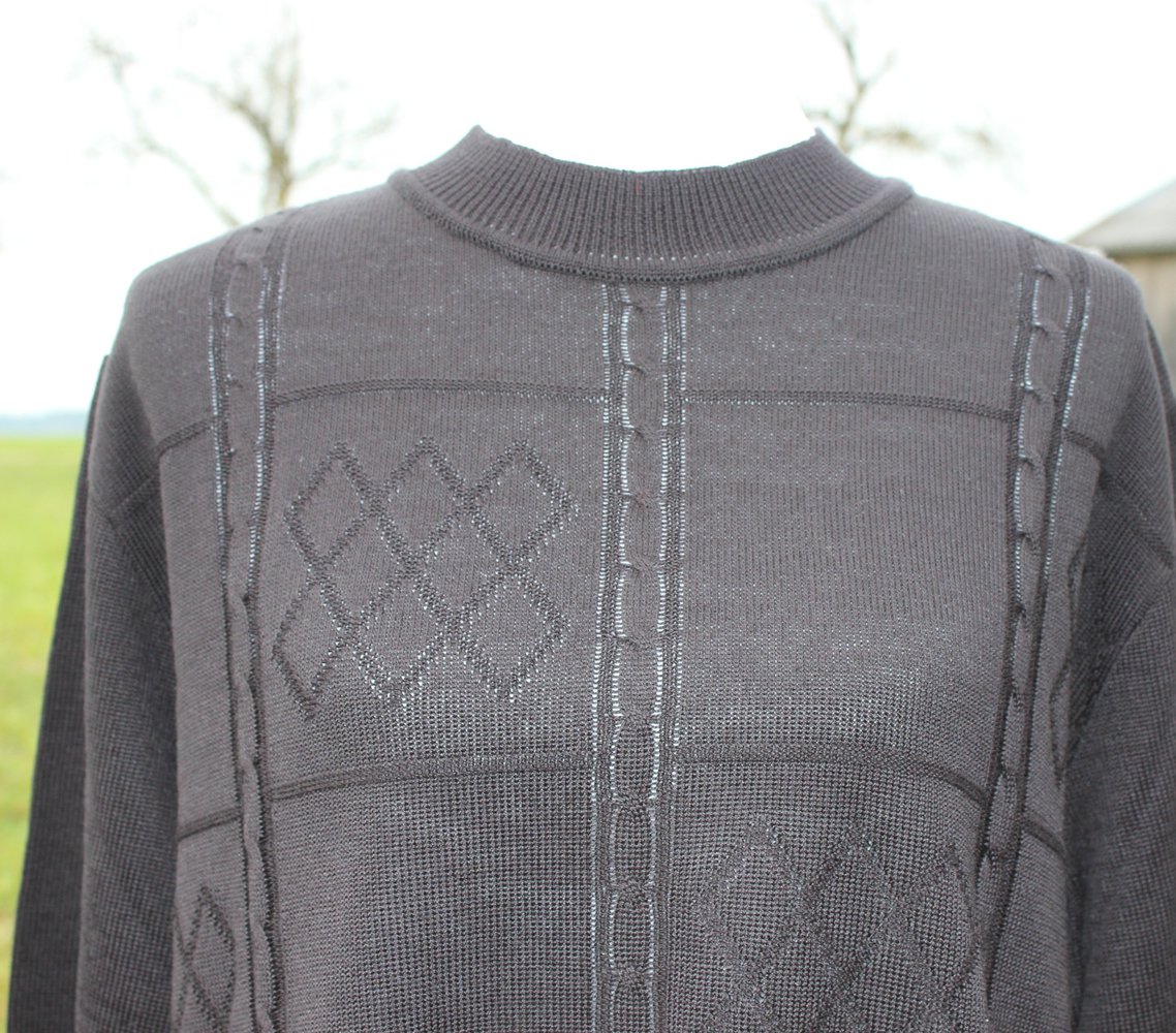 schwarzer True Vintage Oversized Pullover mit Stehkragen und gestricktem Muster